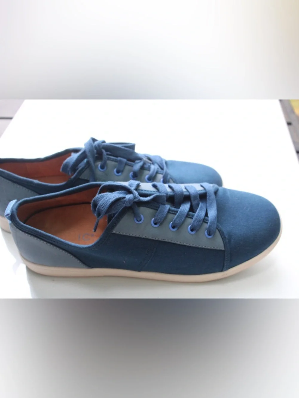 Vionic pisces sneakers